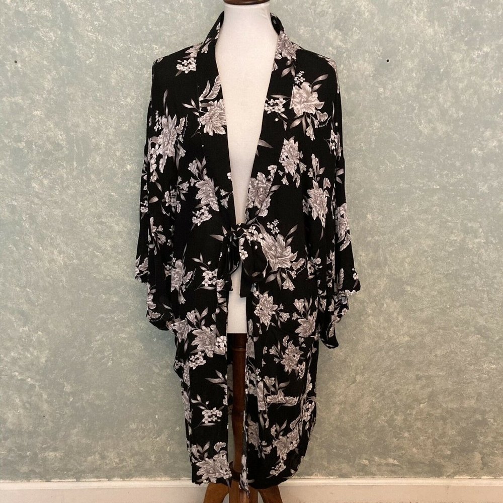 Spiritual Gangster Floral Kimono Robe Womens One Size Black White Flowy Boho H3